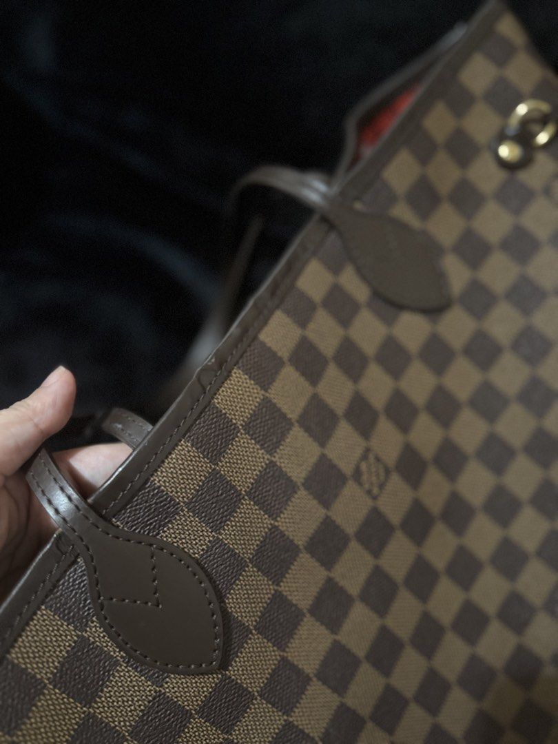 Louis Vuitton Neverfull MM (Category: Luxury Bags & Wallets) located in Manila. Submitted by pialoved (Listing ID 1457759544, Image 3). Description: .