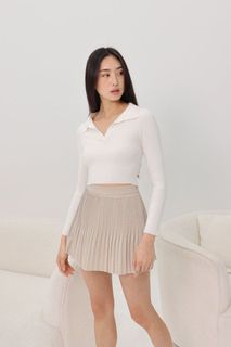 (Category: ) located in . Submitted by clearmywardrobeplssssss (Listing ID 1457792836, Image 1). Description: .