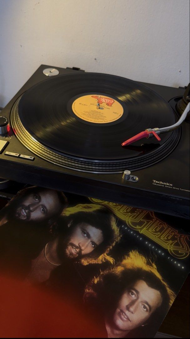 [LP] Spirits Having Flown - Bee Gees (Category: Vinyls) located in Makati City. Submitted by pitsrecords (Listing ID 1457755957, Image 1). Description: [LP] Spirits Having Flown - Bee Gees Cover : VG+ (gatefold) Media : VG+ - VG++ US Pressing ₱450.