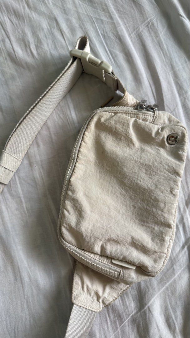Lululemon Everywhere Belt Bag Large 2L (Category: Cross-body Bags) located in San Carlos City. Submitted by achisfinds (Listing ID 1457806808, Image 1). Description: 100 percent original Bought from the US Flaw on the front hardware (please see actual pic) Bag Dimensions: 21cm x 5.7cm x 14.6cm (8.3” x 2.2” x 5.7”) Volume: 2 Liters Strap Length: Up to 114cm (44.9”) fully extended Features: Two-way zipper, exterior zippered pocket, interior pockets