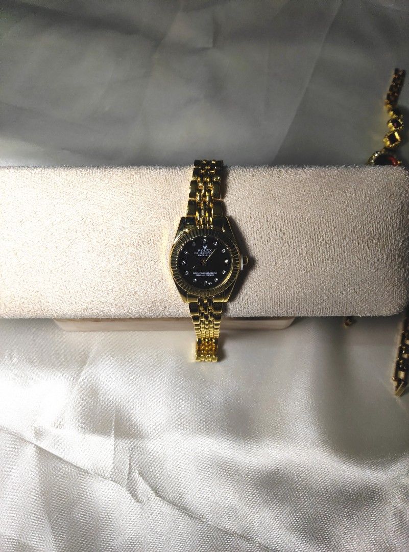 luxury vintage watch (Category: Luxury Watches) located in Manila. Submitted by lovedb_yyy (Listing ID 1457775648, Image 1). Description: luxury vintage watch clearance sale - with box - non tarnish upon proper care no cod.