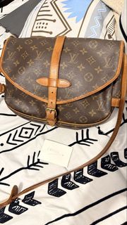 (Category: ) located in . Submitted by luxuresbagsandaccessories (Listing ID 1457902467, Image 1). Description: .