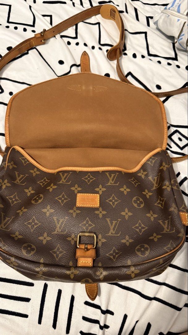 Lv saumur (Category: Luxury Bags & Wallets) located in Angeles City. Submitted by luxuresbagsandaccessories (Listing ID 1457902467, Image 2). Description: Guaranteed authentic Lv saumur On hand Open for layaway .