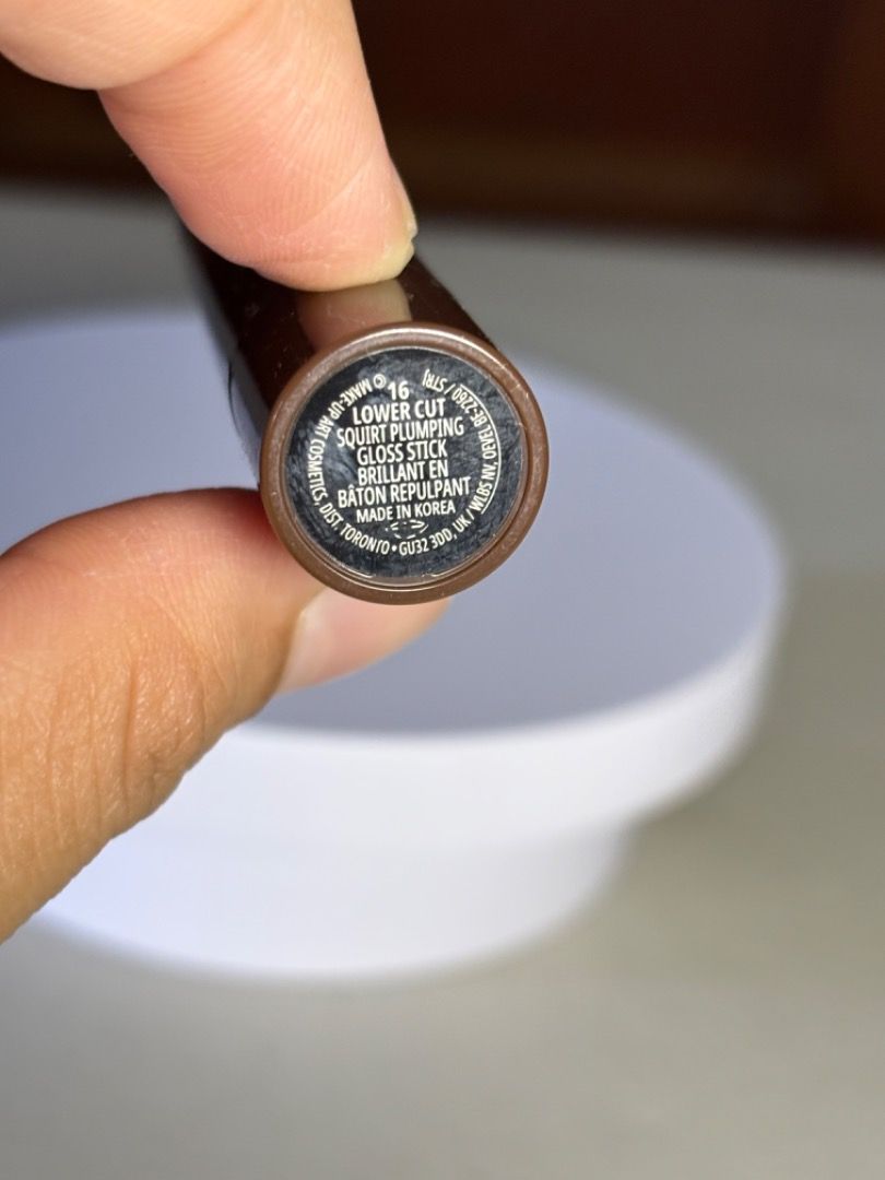 MAC Squirt Plumping Gloss Lip Balm in Lower Cut (Category: Makeup) located in Balanga. Submitted by chaiee.btn (Listing ID 1457807472, Image 2). Description: *used max 2 times only RFS did not like the plumping sensation on my lips 🥲 *pretty brownish nude shade Please check photos for actual condition. “As is basis”: Buyer accepts all declared, visible and/or unnoticed faults, damage, and/or missing parts, if any, the moment he/she pays. ‣ declu