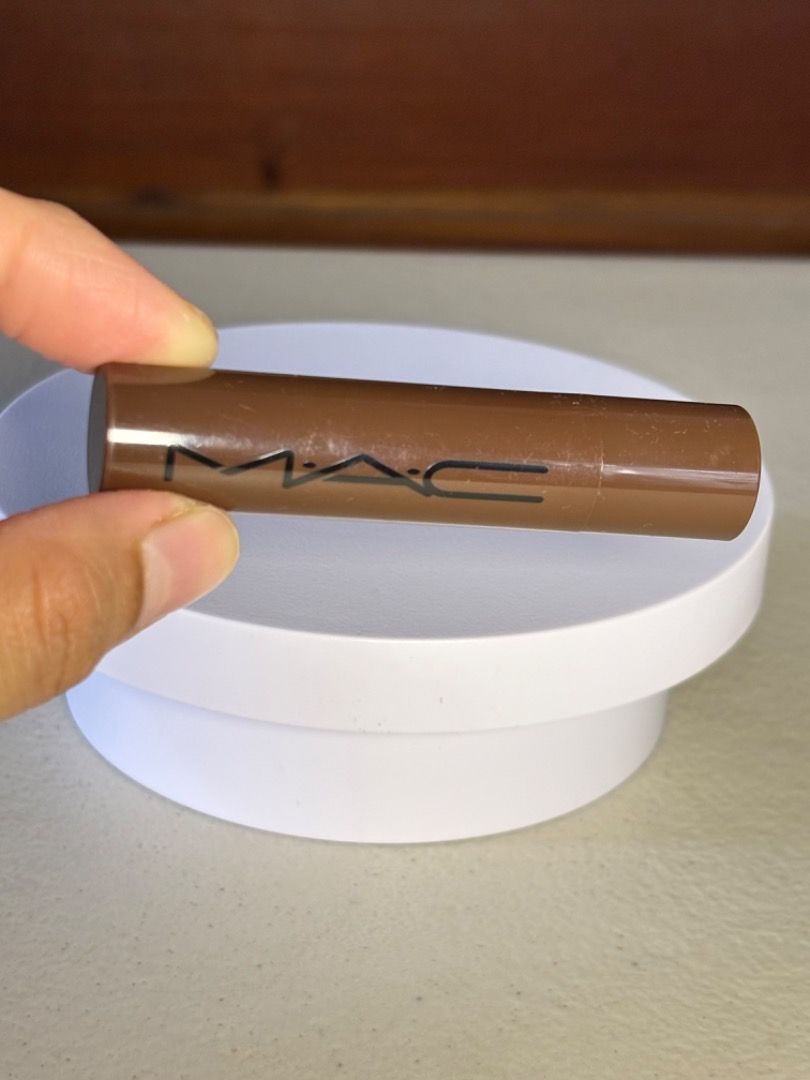 MAC Squirt Plumping Gloss Lip Balm in Lower Cut (Category: Makeup) located in Balanga. Submitted by chaiee.btn (Listing ID 1457807472, Image 3). Description: *used max 2 times only RFS did not like the plumping sensation on my lips 🥲 *pretty brownish nude shade Please check photos for actual condition. “As is basis”: Buyer accepts all declared, visible and/or unnoticed faults, damage, and/or missing parts, if any, the moment he/she pays. ‣ declu