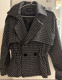 (Category: ) located in . Submitted by mytheluxefashion (Listing ID 1457857168, Image 1). Description: .