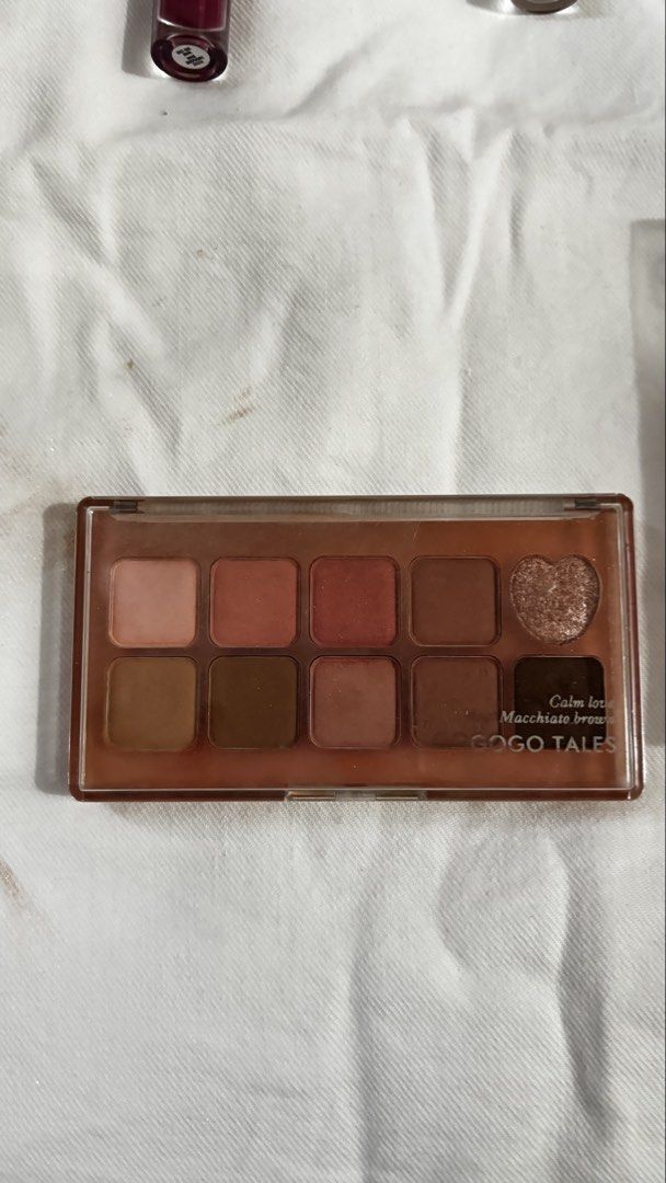 Makeup bundle (Category: Makeup) located in Kajang. Submitted by imanpotter (Listing ID 1457776817, Image 3). Description: Satu for RM4 9 for RM25 (exc psotage) Postage RM7/15 Exp date:Unknown .