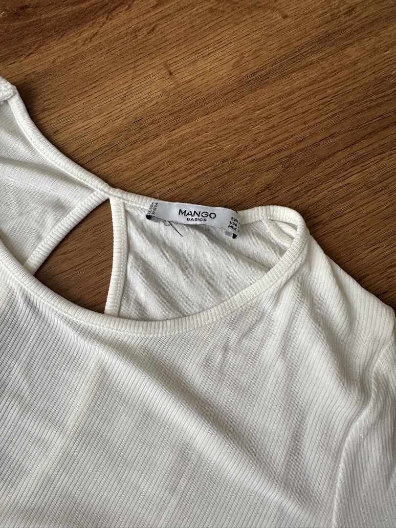 Mango Basic White top (Category: Blouses) located in Caloocan City. Submitted by mkcn__ (Listing ID 1457775019, Image 2). Description: .