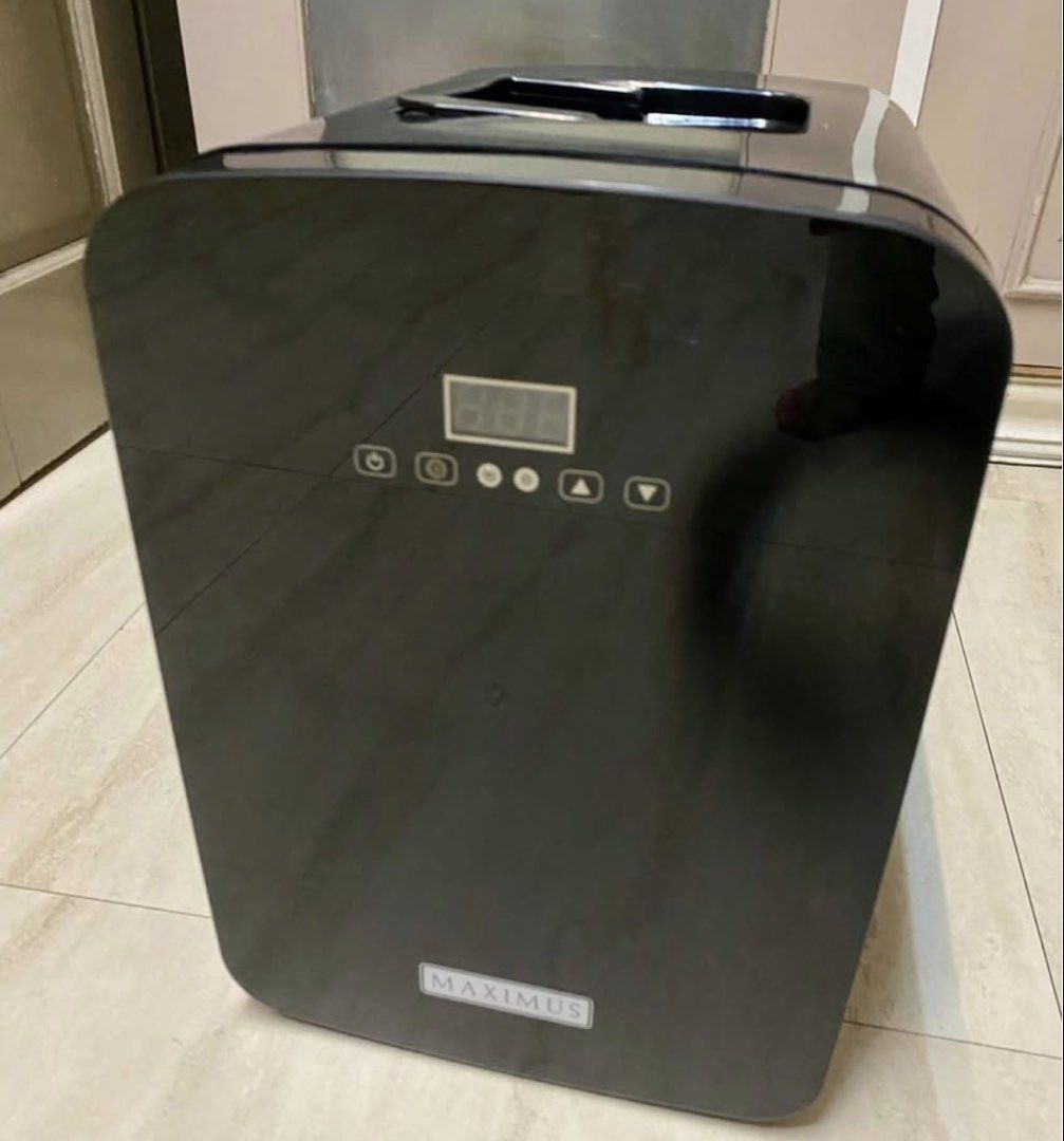 Maximus Mini Fridge Cold/Warm Black (MAX-MC001B) (Category: Refrigerators and Freezers) located in Quezon City. Submitted by chloe_declutter (Listing ID 1457779762, Image 1). Description: Brand New with box Can be for gifting Not used Working-tested Cubao QC.