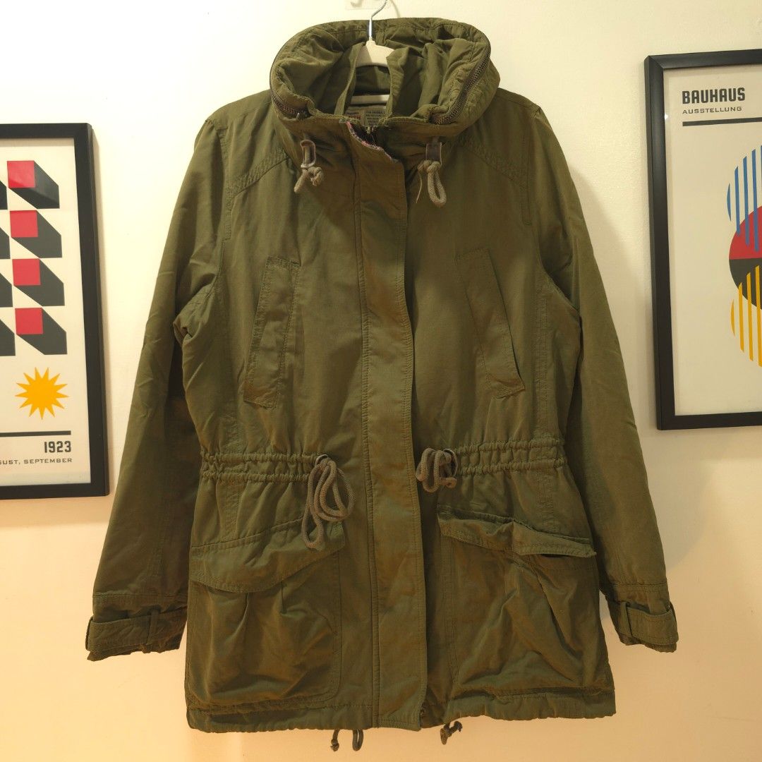 Military Parka Jacket (Category: Coats, Jackets and Outerwear) located in Cagayan de Oro. Submitted by dump.gallery (Listing ID 1457723944, Image 1). Description: Military Parka Olive Jacket 20.5 x 28 Condition rate: 10/10 Color rate: 10/10 Issue/s: None Mine: P 699.