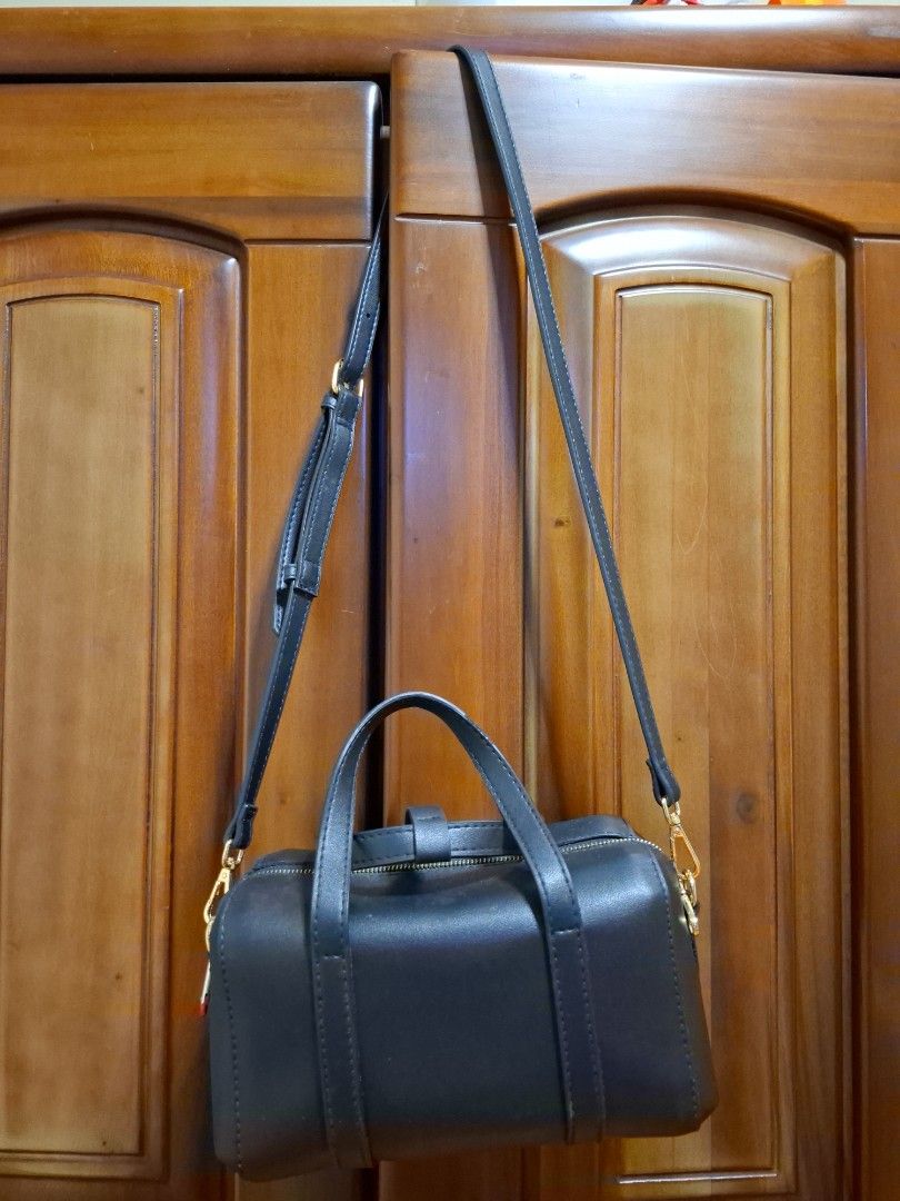 Mini Doctors Bag with sling (Category: Shoulder Bags) located in Manila. Submitted by bagsandstuff0721 (Listing ID 1457843965, Image 1). Description: - Sleek black leather cylinder bag - Versatile top handle and detachable shoulder strap - Elegant gold hardware details - Secure zipper closure - Ideal for everyday use or a night out - Fits all your essentials.