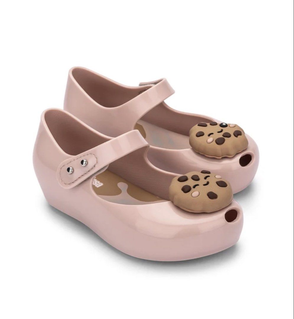 Mini Melissa Ultragirl Candy flats in pink (Category: Babies & Kids Fashion) located in Pasig City. Submitted by fabfabfinds (Listing ID 1457761275, Image 1). Description: Size USA 12 EUR 30 RFS: Outgrown 3rd & 4th picture are Actual Photos Romantic, light and delicate, the Mini Melissa Ultragirl has set off on a journey through a sweet and colorful world. Our favorite candies illustrate these ballerina shoes in three exciting versions: one with 