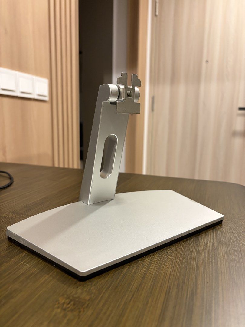 Monitor stand (Category: Monitor Screens) located in Singapore. Submitted by yoshey (Listing ID 1457794056, Image 1). Description: Letting go one spare monitor stand. Silver finish. Sturdy base. Improves ergonomics..