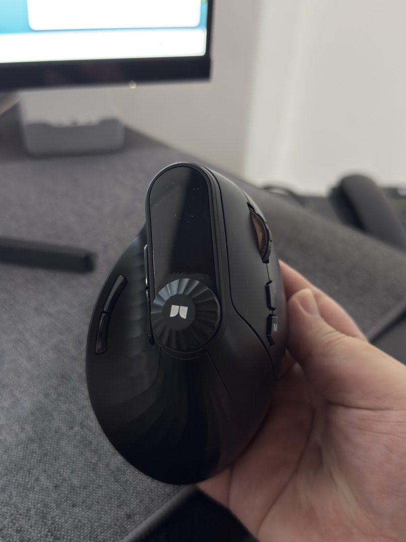 Monster Airmairs M2 MAX Vertical Mouse Ergonomic Wireless (Category: Mouse & Mousepads) located in Quezon City. Submitted by valchoowa (Listing ID 1457799420, Image 3). Description: .