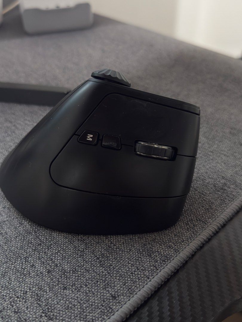 Monster Airmairs M2 MAX Vertical Mouse Ergonomic Wireless (Category: Mouse & Mousepads) located in Quezon City. Submitted by valchoowa (Listing ID 1457799420, Image 2). Description: .