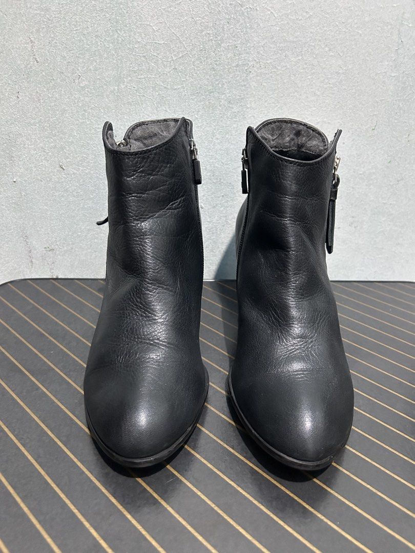 mook style Ankle Boots (Category: Boots) located in Quezon City. Submitted by jjsurplus_23 (Listing ID 1457850779, Image 3). Description: 22.5-23cm insole.