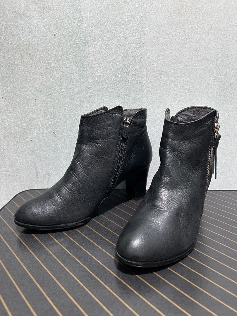 mook style Ankle Boots (Category: Boots) located in Quezon City. Submitted by jjsurplus_23 (Listing ID 1457850779, Image 1). Description: 22.5-23cm insole.