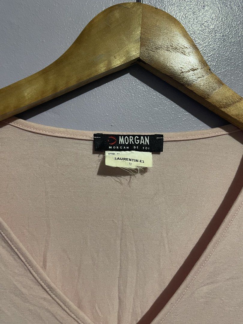 Morgan De Toi Pink Top (Category: Shirts) located in Angeles City. Submitted by andreiboughts (Listing ID 1457711170, Image 2). Description: Length: 21-22 Width: 14.5 Condition: 9.5/10 Color rate: 9.5/10 Issue (s): None Complete Tags ✅.
