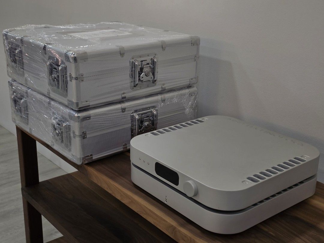 MSB Reference DAC (Category: Other Audio Equipment) located in Singapore. Submitted by apman (Listing ID 1457773492, Image 1). Description: Local set MSB Reference DAC complete with flight case, receipt and full accessories from factory. This unit was purchased in Dec20 and undergo upgrade in between, it now has preamp output and Femto 33 clock. .