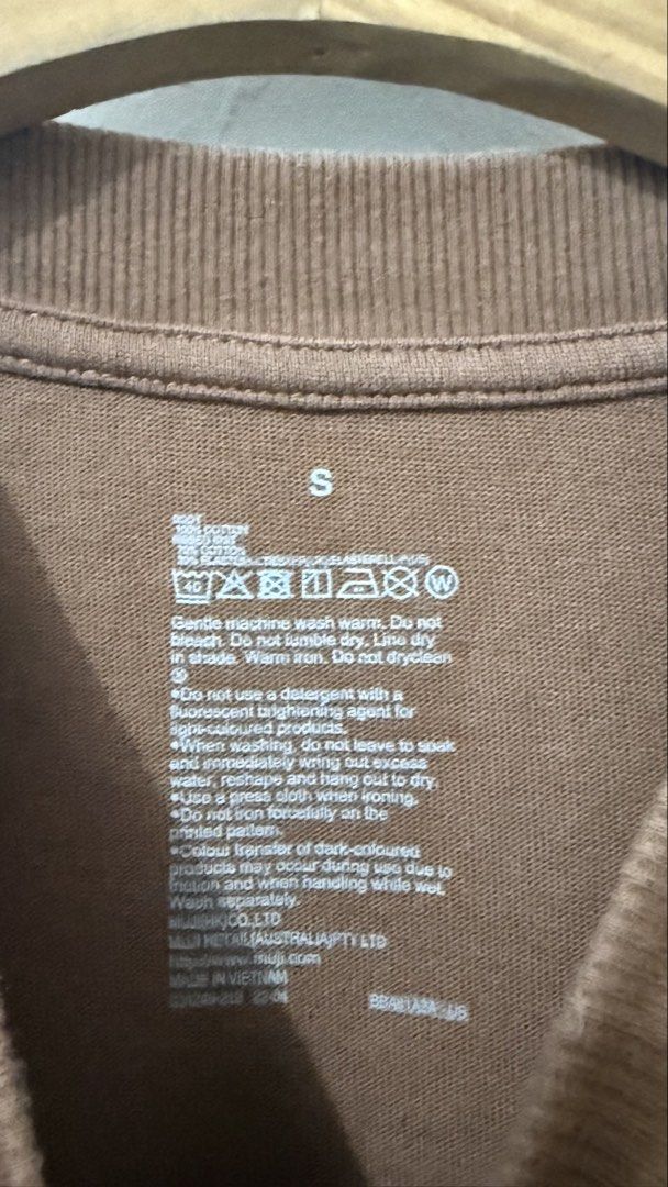 Muji Coarse Jersey T-Shirt (Category: Shirts) located in Cordova. Submitted by thedecluterrer (Listing ID 1457723912, Image 3). Description: .