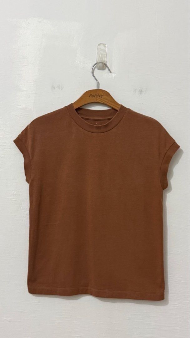 Muji Coarse Jersey T-Shirt (Category: Shirts) located in Cordova. Submitted by thedecluterrer (Listing ID 1457723912, Image 2). Description: .