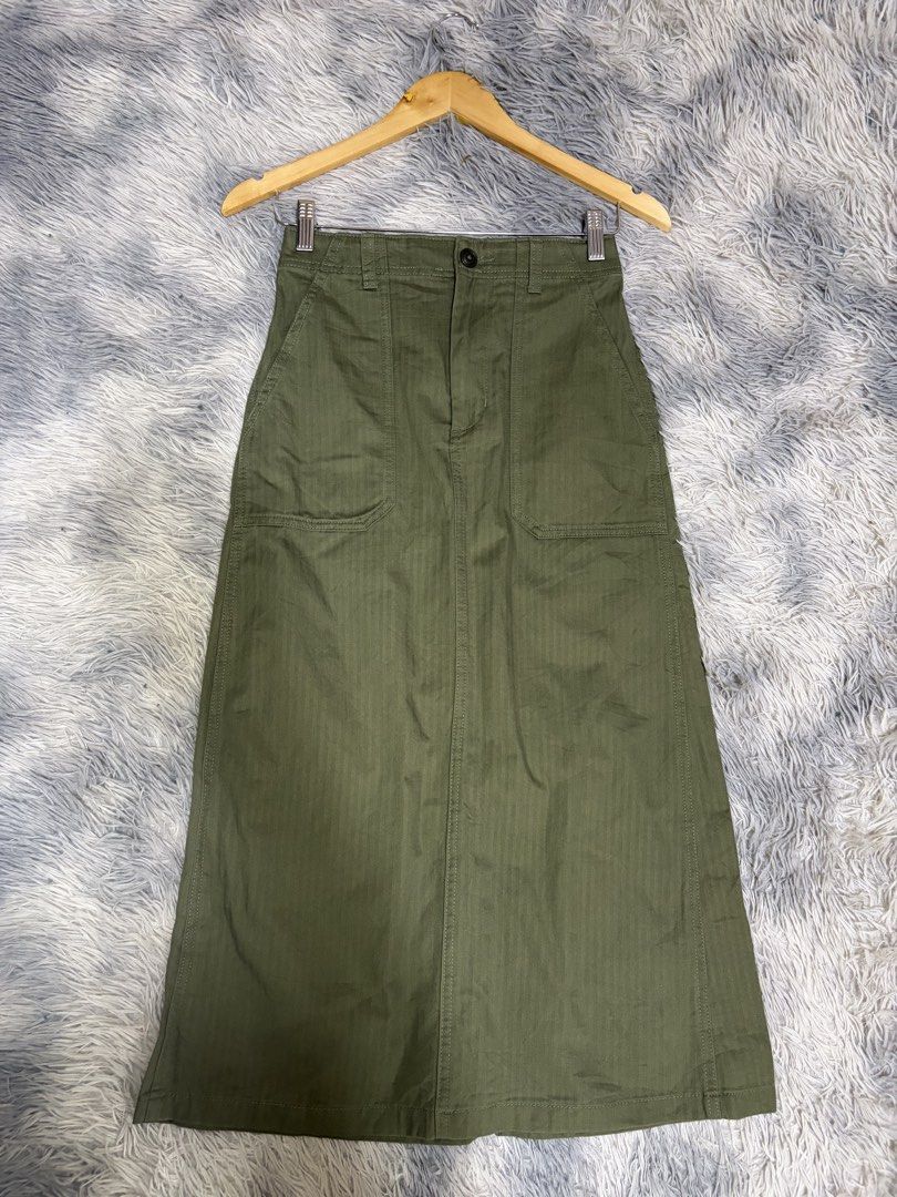 MUJI Washed Herringbone Baker Straight Skirt (Category: Skirts) located in Batangas. Submitted by buy3get1freerandom (Listing ID 1457807667, Image 3). Description: Product ID: BE1Y2A5A Size on tag: Small Waist : 26”-29” via tape measure Length: 32.5” via tape measure Condition: 9/10 Flaw/s: None ✅ Both side and back pockets ✅ Back slit 📌 FIRST TO PAY BASIS 📌 Please manage your expectations, as these are preloved items. 📌 No when worn photos Me