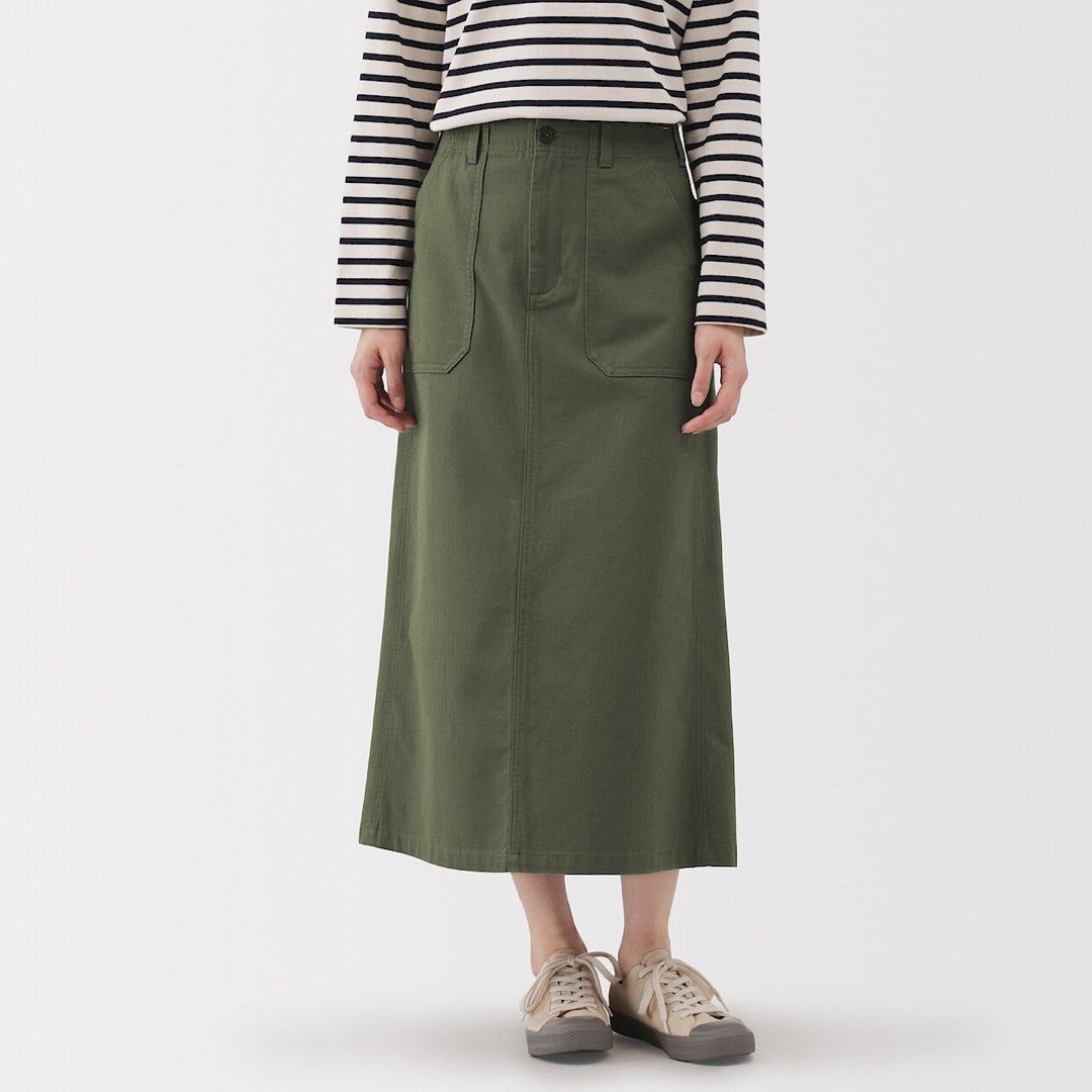 MUJI Washed Herringbone Baker Straight Skirt (Category: Skirts) located in Batangas. Submitted by buy3get1freerandom (Listing ID 1457807667, Image 1). Description: Product ID: BE1Y2A5A Size on tag: Small Waist : 26”-29” via tape measure Length: 32.5” via tape measure Condition: 9/10 Flaw/s: None ✅ Both side and back pockets ✅ Back slit 📌 FIRST TO PAY BASIS 📌 Please manage your expectations, as these are preloved items. 📌 No when worn photos Me