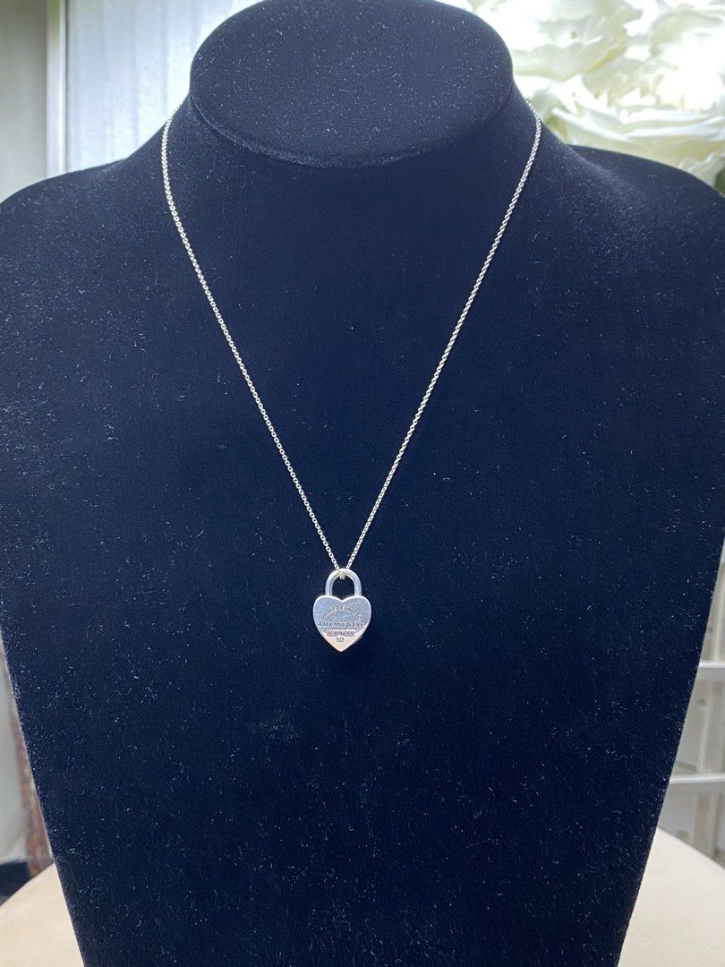 Tiffany &Co Locked Heart Necklace 9.7gms (Category: Luxury Accessories) located in Iloilo. Submitted by eliseohana (Listing ID 1457779541, Image 1). Description: .
