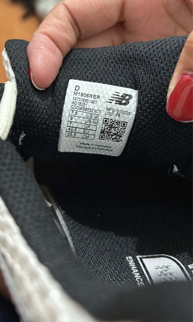 NEW BALANCE 1906r - Silver Metallic Black (Category: Sneakers) located in Manila. Submitted by ariannedaneeee (Listing ID 1457835563, Image 1). Description: Brand New Authentic New Balance Metallic Black - No Box RFS: too big and need money pambayad kuryente 😆.