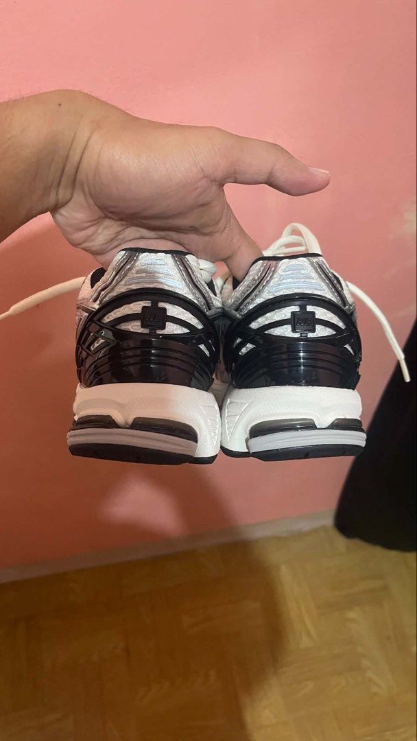 NEW BALANCE 1906r - Silver Metallic Black (Category: Sneakers) located in Manila. Submitted by ariannedaneeee (Listing ID 1457835563, Image 2). Description: Brand New Authentic New Balance Metallic Black - No Box RFS: too big and need money pambayad kuryente 😆.