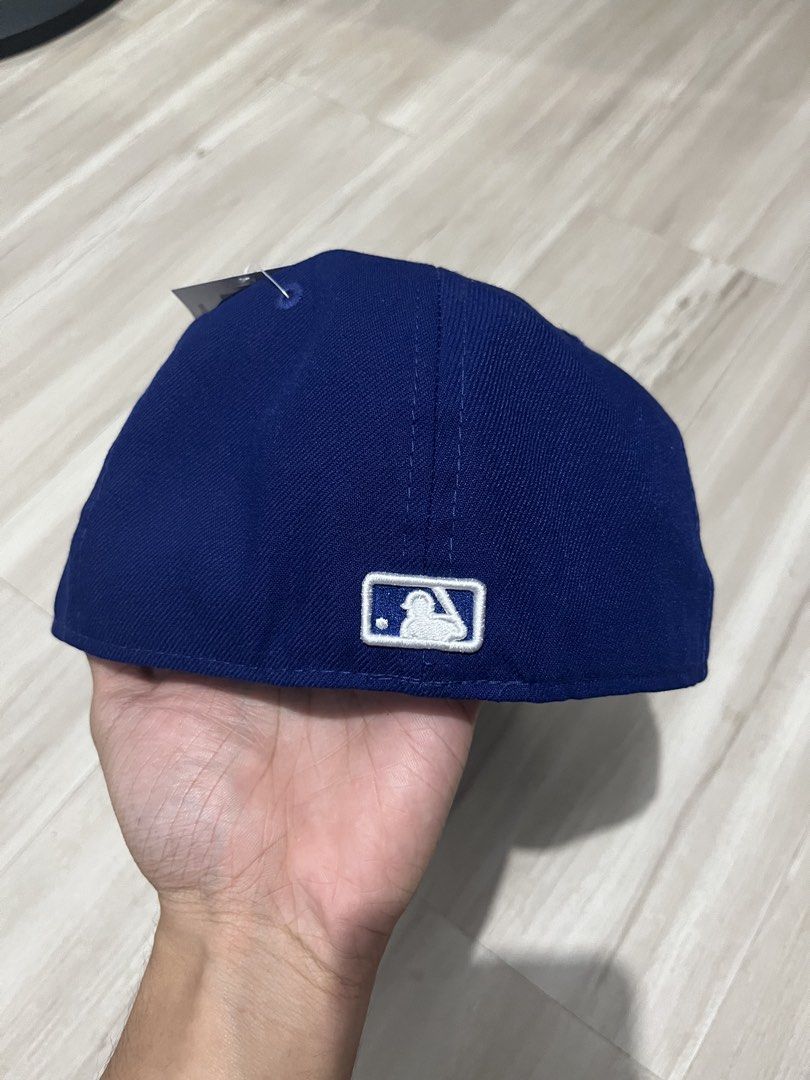 New Era New York Yankees Fitted Cap (Category: Caps & Hats) located in Legazpi City. Submitted by tr3ymann (Listing ID 1457736635, Image 2). Description: - Classic blue New York Yankees cap - White embroidered NY logo on the front - New Era logo on the side - MLB logo on the back - Fitted style - Size 7 1/8.
