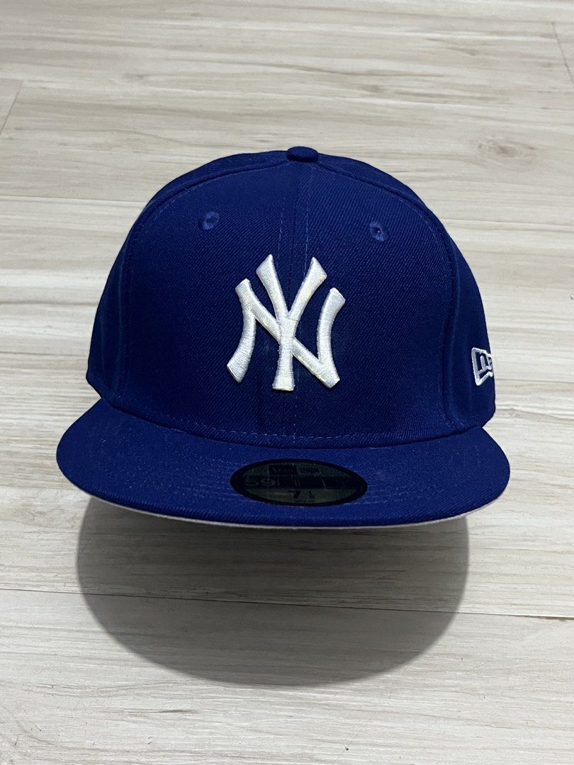 New Era New York Yankees Fitted Cap (Category: Caps & Hats) located in Legazpi City. Submitted by tr3ymann (Listing ID 1457736635, Image 1). Description: - Classic blue New York Yankees cap - White embroidered NY logo on the front - New Era logo on the side - MLB logo on the back - Fitted style - Size 7 1/8.