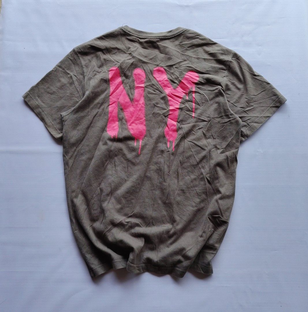 NEW ERA NY SHIRT🩶 (Category: Tshirts & Polo Shirts ) located in Bislig. Submitted by tuazons21 (Listing ID 1457784260, Image 2). Description: LARGE EXCELLENT CONDITION NO FLAWS DETAILS POSTED.