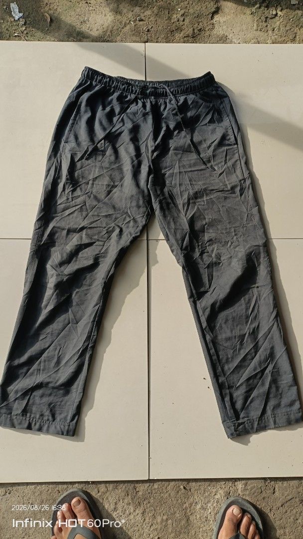 Nike Dri-Fit XL Grey Athletic Pants (Category: Joggers) located in Manila. Submitted by treblig. (Listing ID 1457787083, Image 1). Description: - Grey Nike Dri-Fit athletic pants - Size XL - Elastic waistband with drawstring - Made in Cambodia - Perfect for workouts or casual wear.