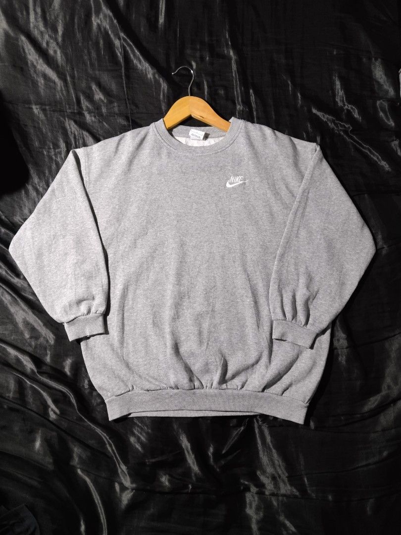 Nike Grey Crewneck Sweatshirt (Category: Coats, Jackets and Outerwear) located in Digos. Submitted by kyle_curation.ph (Listing ID 1457829815, Image 1). Description: - Classic grey Nike sweatshirt - Iconic embroidered Nike swoosh logo on chest - Ribbed cuffs and hem for a comfortable fit - Versatile for casual wear or layering - Easy to pair with any outfit - 21.5×26 Dimension.