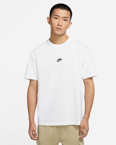 Nike Heavy Cotton Shirt (Category: Tshirts & Polo Shirts ) located in Solano. Submitted by solothrifting (Listing ID 1457773880, Image 2). Description: Nike Heavy Cotton Shirt Condition: 9/10 yellow stains Size on tag: M.