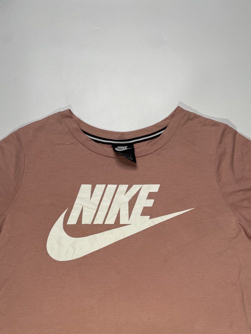 Nike Peach Pink Unisex Shirt (Category: Activewear) located in Dasmarinas. Submitted by just_find_castleton (Listing ID 1457779896, Image 2). Description: Nike Peach Pink Unisex Shirt Size: XL- Medium fits Dimension: Width - 20.5 Length - 25 Condition - 9/10 -Check pics -1-2 days reservation only -Flakers/Bogus will be posted -Add sf -This is thrift item please manage your expectations..