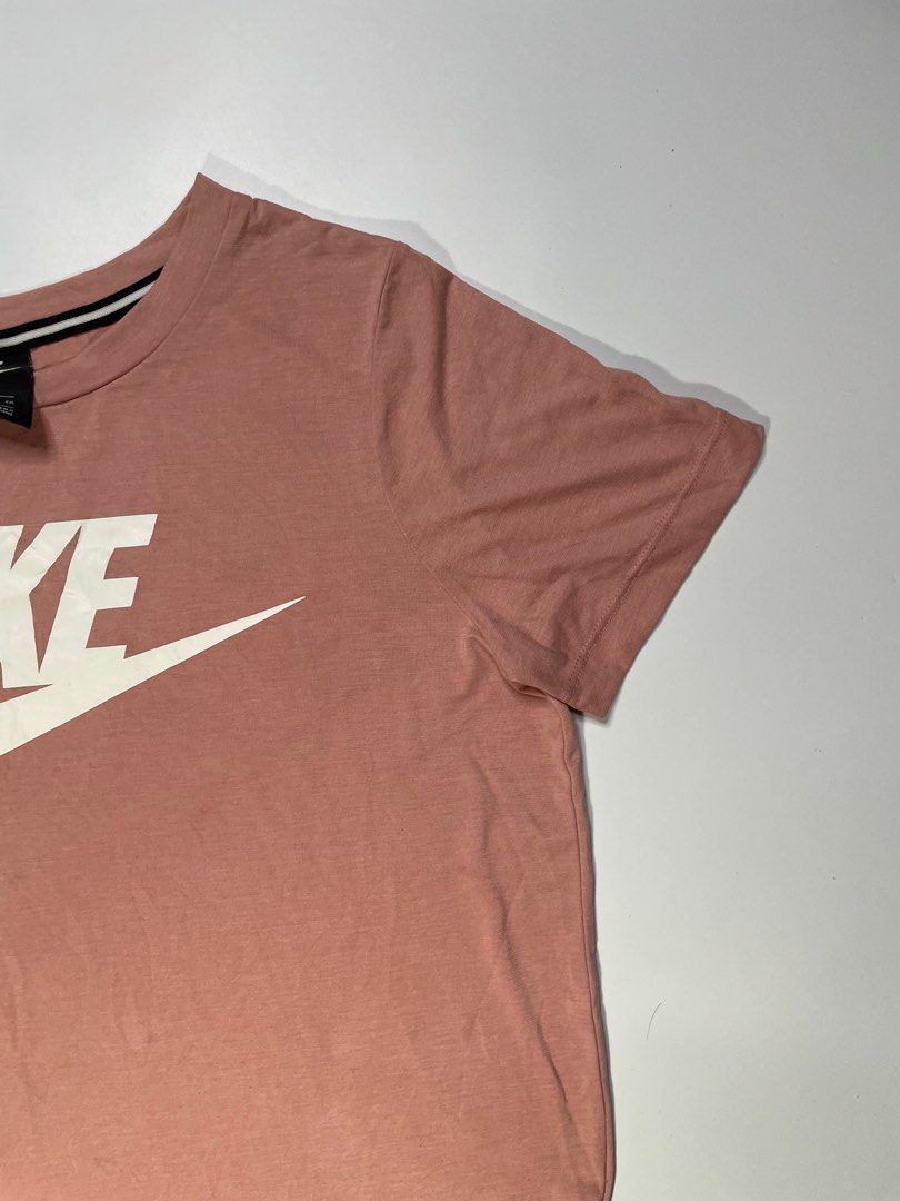 Nike Peach Pink Unisex Shirt (Category: Activewear) located in Dasmarinas. Submitted by just_find_castleton (Listing ID 1457779896, Image 3). Description: Nike Peach Pink Unisex Shirt Size: XL- Medium fits Dimension: Width - 20.5 Length - 25 Condition - 9/10 -Check pics -1-2 days reservation only -Flakers/Bogus will be posted -Add sf -This is thrift item please manage your expectations..