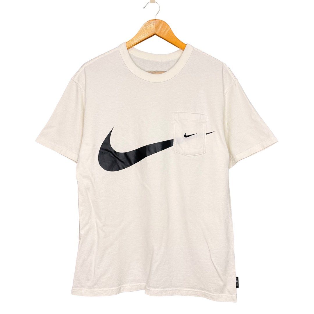 Nike Sportswear Swoosh Pocket Tee (Category: Activewear) located in Marikina City. Submitted by aalibabyy (Listing ID 1457743621, Image 1). Description: Nike Sportswear Swoosh Pocket Tee Excellent Condition No Issue Size: Medium Length: 27" Width: 20" ₱750.