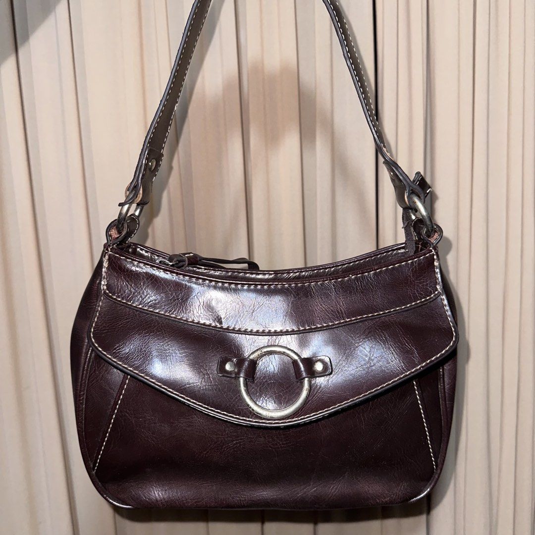 nine & co. brown shoulder bag (Category: Shoulder Bags) located in Pakil. Submitted by primrosehearts (Listing ID 1457858295, Image 1). Description: NOTE: MANAGE EXPECTATIONS - no noticeable signs of usage - in good condition - all closures working - beautiful brown color - bought in the us by my tita issue: - a bit of rust on the hardware - rubber lining needs to be glued (see last pic) L: 7” W: 10” 📍laguna mop: gcash mod: j&t sf is to be shoul