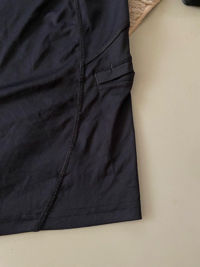 OAKLEY LONGSLEEVES (Category: Activewear) located in Cavite. Submitted by gedom (Listing ID 1457721662, Image 2). Description: OAKLEY LONGSLEEVES Size large 22/30 DIMES Good condition 800 + sf Dasma cavite.