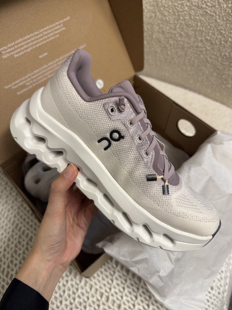 On Cloudtilt ‘Heron Dew’ (Category: Sneakers) located in Quezon City. Submitted by NiniTheExplorer (Listing ID 1457825786, Image 2). Description: Brandnew!!! US W5.5 Rfs: Bought the wrong color .