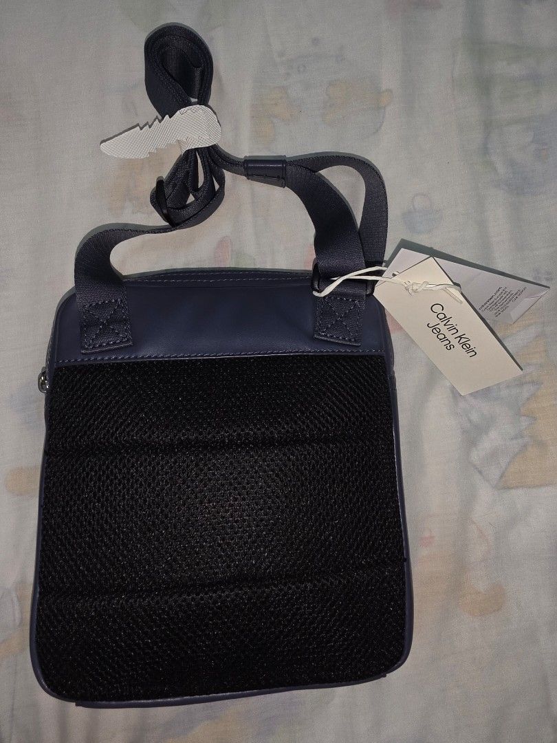 ORIGINAL CALVIN KLEIN SLING BAG UNISEX (Category: Sling Bags) located in Caloocan City. Submitted by mluck (Listing ID 1457802460, Image 3). Description: AUTHENTIC!!! SPACIOUS LIGHT AND COMFORTABLE MATERIAL.