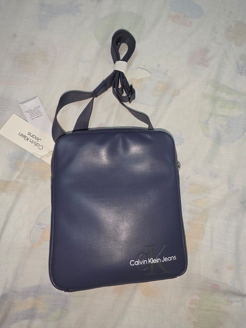 ORIGINAL CALVIN KLEIN SLING BAG UNISEX (Category: Sling Bags) located in Caloocan City. Submitted by mluck (Listing ID 1457802460, Image 2). Description: AUTHENTIC!!! SPACIOUS LIGHT AND COMFORTABLE MATERIAL.