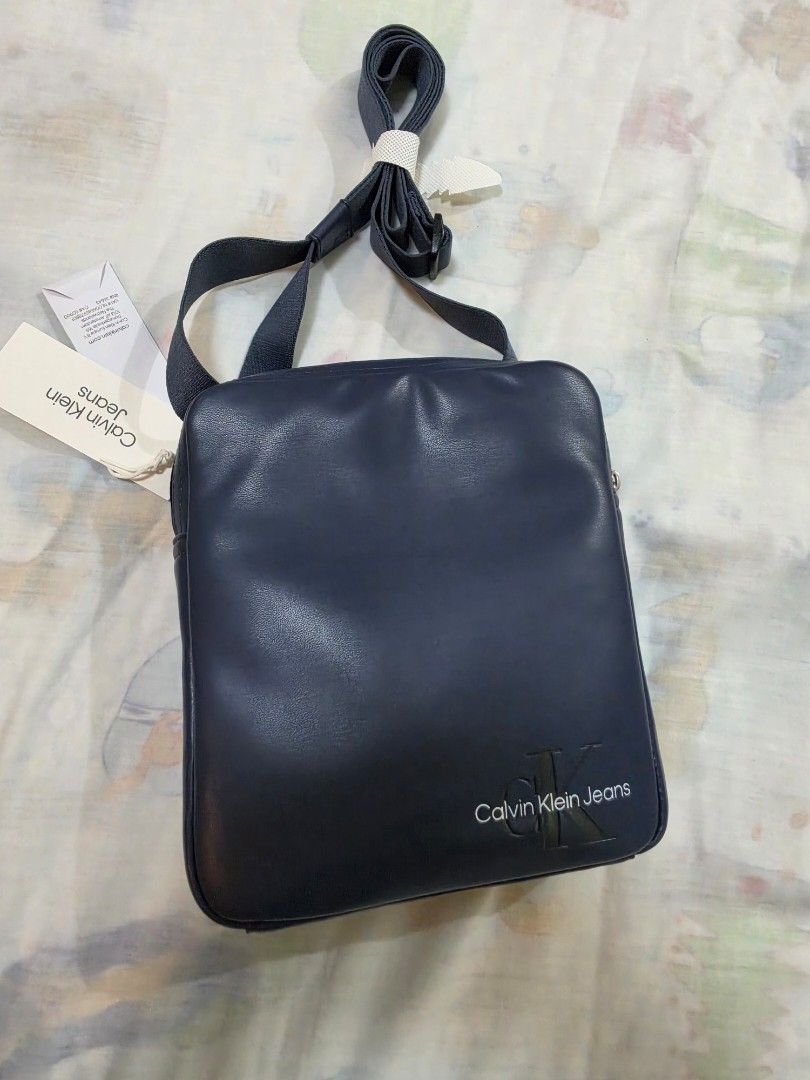 ORIGINAL CALVIN KLEIN SLING BAG UNISEX (Category: Sling Bags) located in Caloocan City. Submitted by mluck (Listing ID 1457802460, Image 1). Description: AUTHENTIC!!! SPACIOUS LIGHT AND COMFORTABLE MATERIAL.