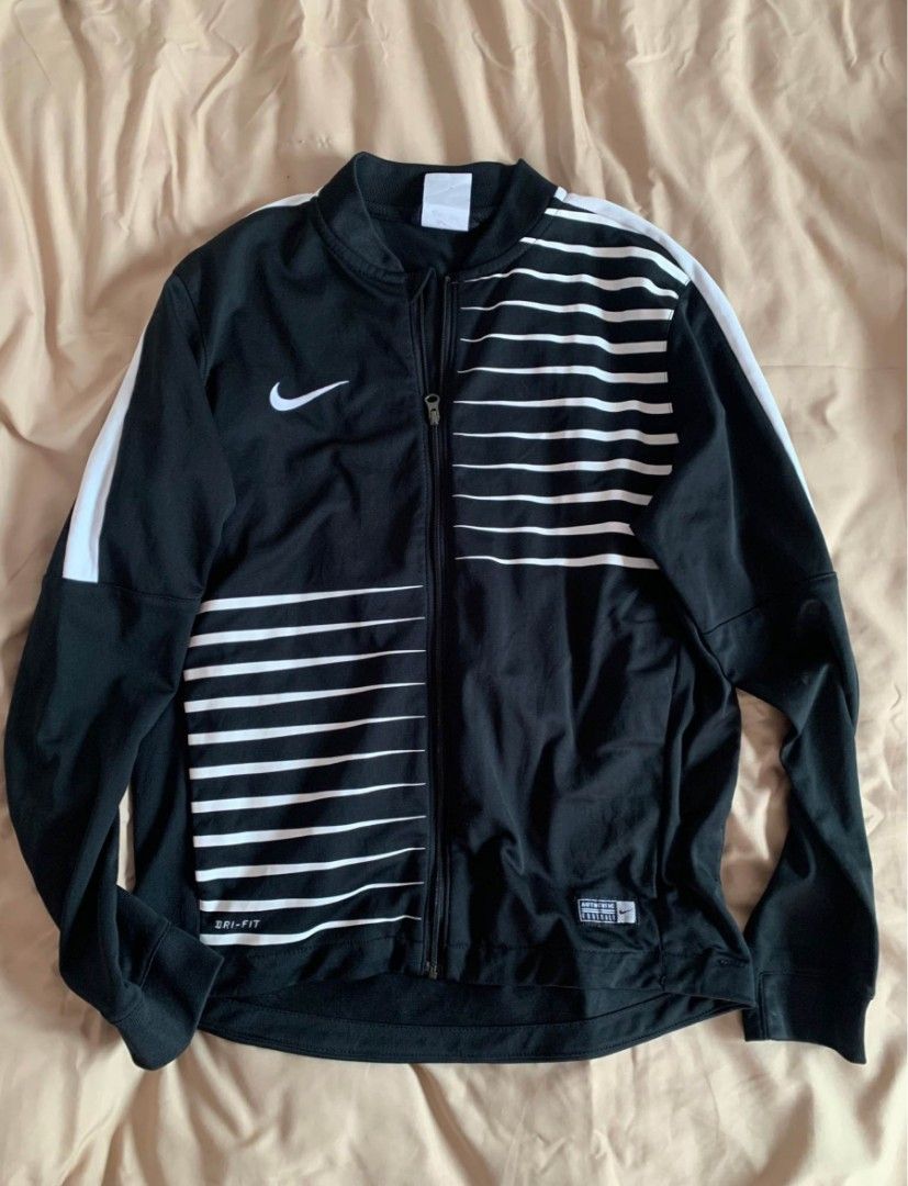 Original Dri fit Nike Zip Up (Category: Coats, Jackets and Outerwear) located in General Trias. Submitted by zulouse (Listing ID 1457834390, Image 1). Description: .