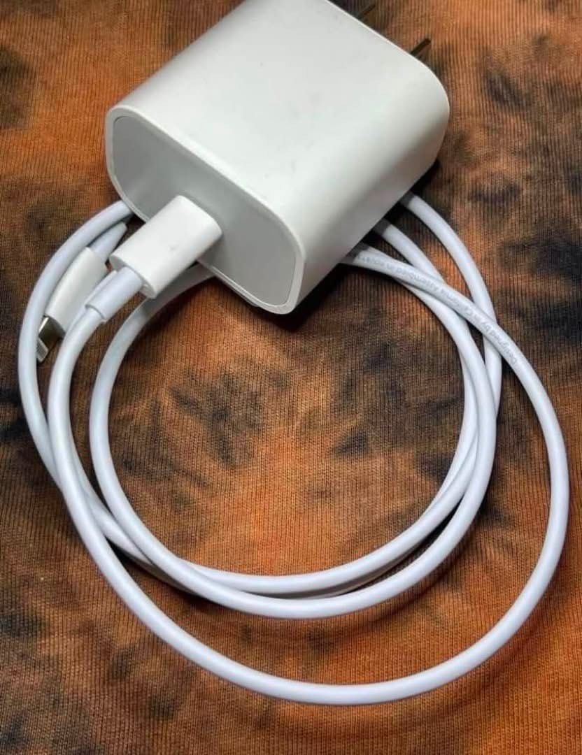 Original Iphone Charger (Category: Chargers & Cables) located in Davao. Submitted by _zenartmmy (Listing ID 1457810189, Image 2). Description: Selling this original USB-C to lightning adapter and cord. RFS: Di na magamit kay nag upgrade nag phone. No issue po and still working perfectly fine For pick up or delivery can do ship 📍DOWNTOWN LOC.