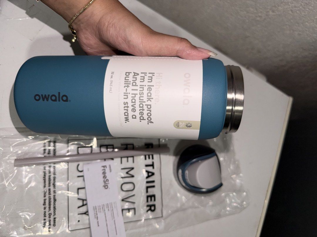Owala Blue Oasis Freesip 32oz (Category: Water Bottles & Tumblers) located in Marikina City. Submitted by zhaaamcarts (Listing ID 1457774075, Image 2). Description: AUTHENTIC BRAND NEW Bought in US (Walmart) Guaranteed Authentic rfs: pasabuy extras (orig price $35).
