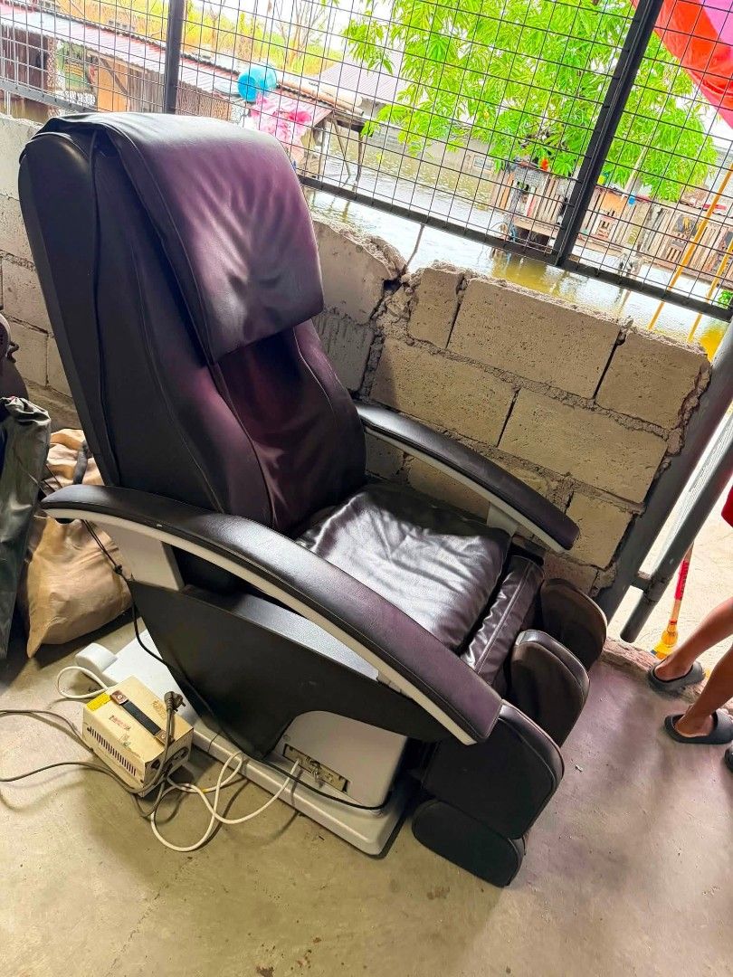 Panasonic Massage Chair (Category: Massage Devices) located in Bulacan. Submitted by leileilei09 (Listing ID 1457880323, Image 2). Description: Panasonic Massage Chair No issue Good working condition.