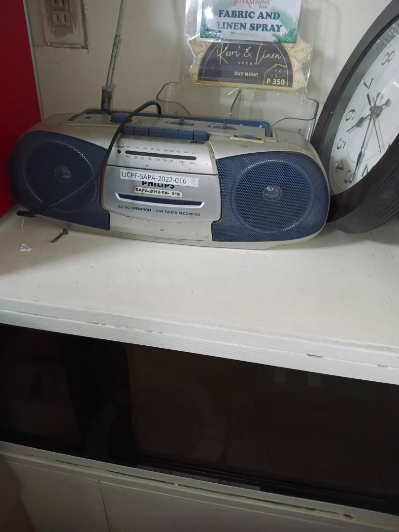 Philips Boombox Radio Cassette Player (Category: Portable Music Players) located in Makati City. Submitted by apwellloved (Listing ID 1457723169, Image 1). Description: - Philips Boombox - Plays Radio and Cassette Tapes - AC/DC Operation (Battery or Mains Power) - One-Touch Recording Feature - Good Working Condition.